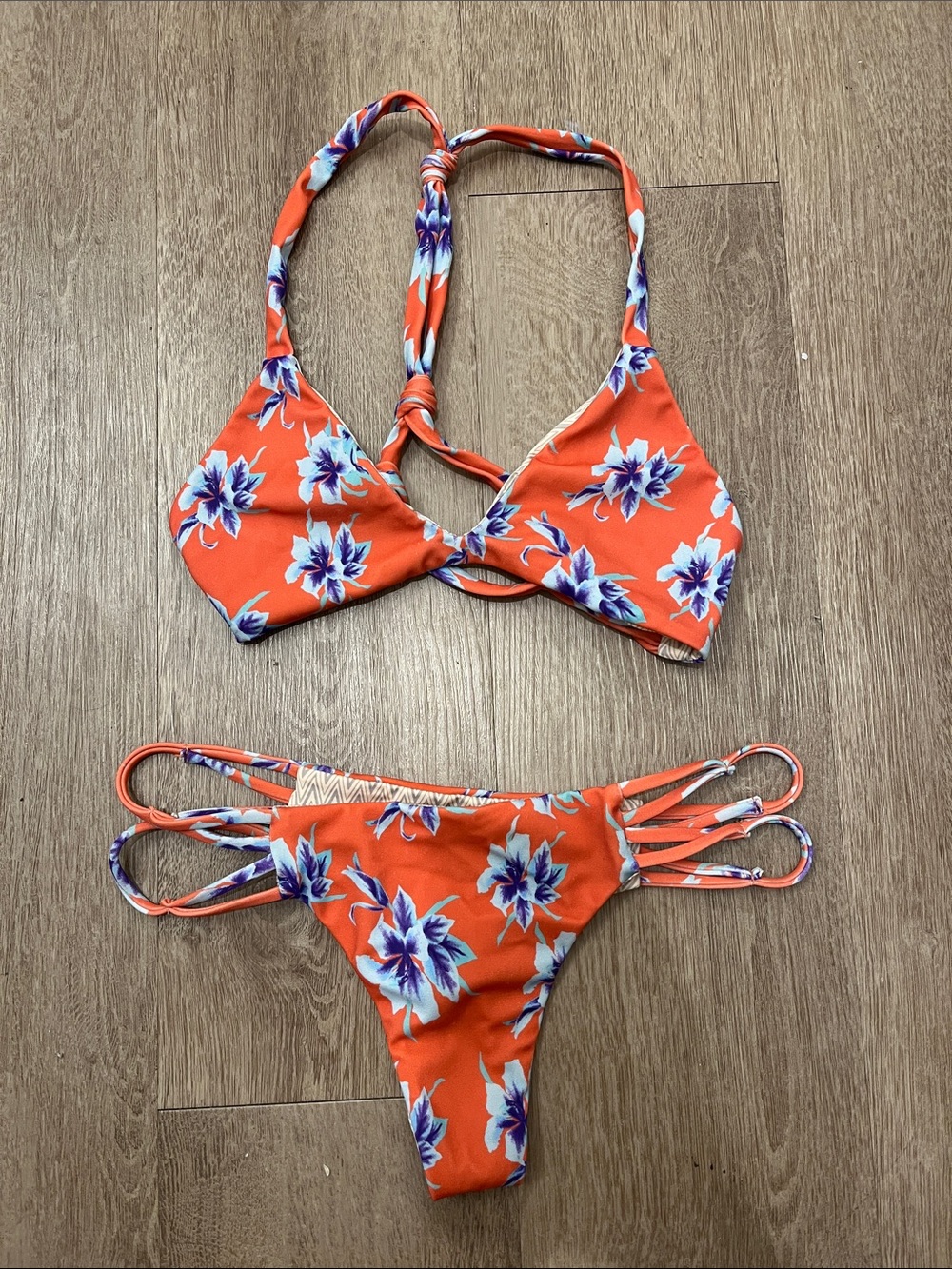 Acacia Swimwear M Yelapa Top and S Maui Bottoms in Vintage Aloha